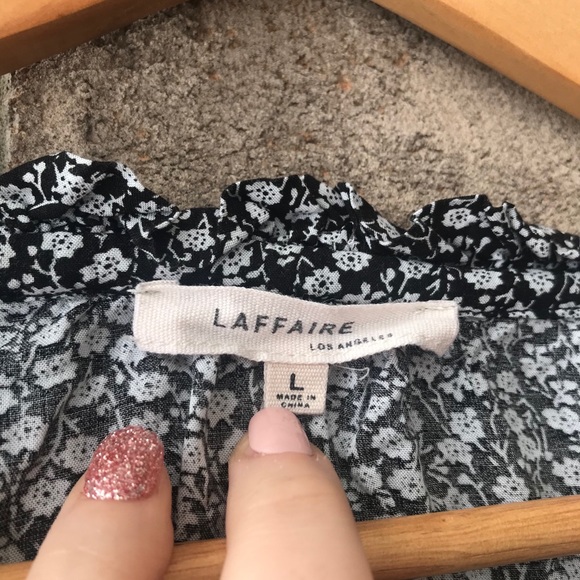 Floral Black And White Blouse With ruffled Sleeve - Picture 2 of 4